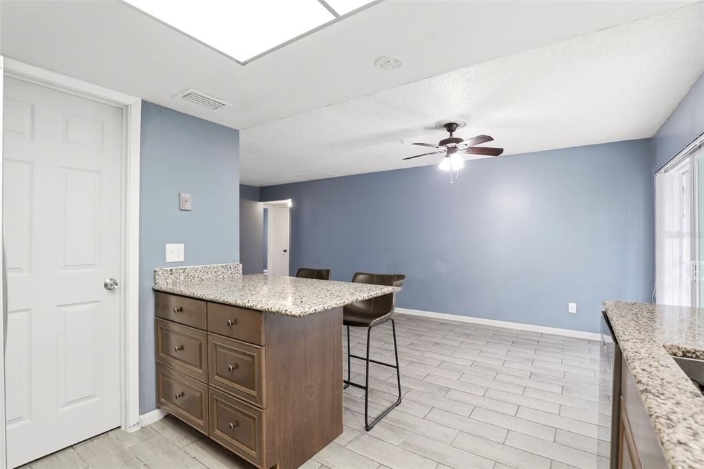 For Sale: $120,000 (2 beds, 1 baths, 962 Square Feet)