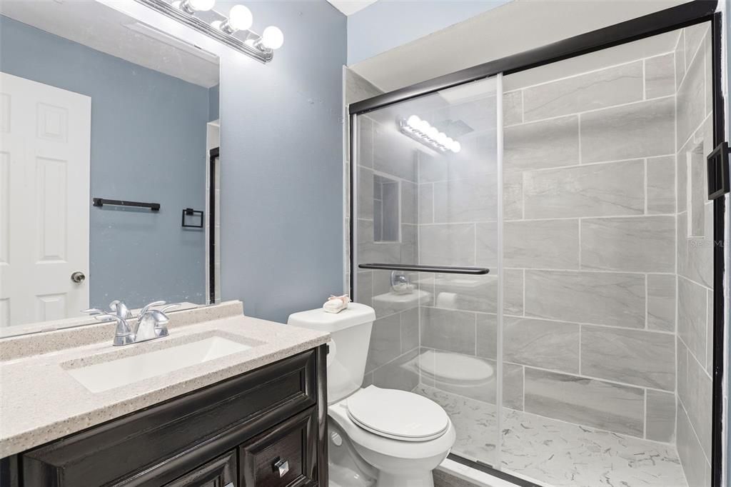 For Sale: $120,000 (2 beds, 1 baths, 962 Square Feet)