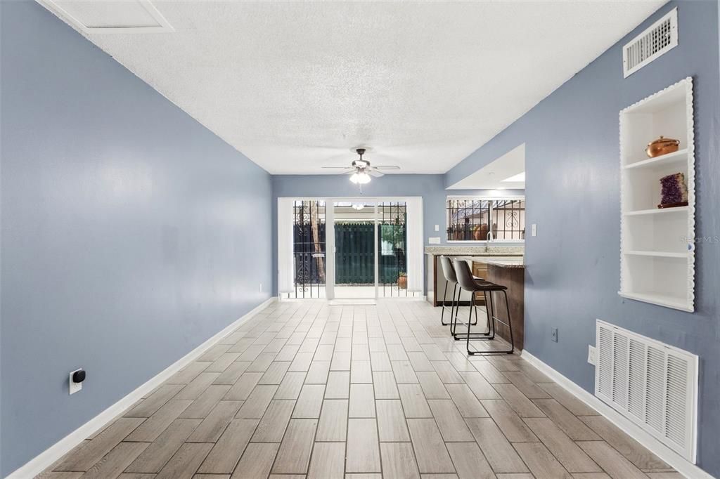 For Sale: $120,000 (2 beds, 1 baths, 962 Square Feet)