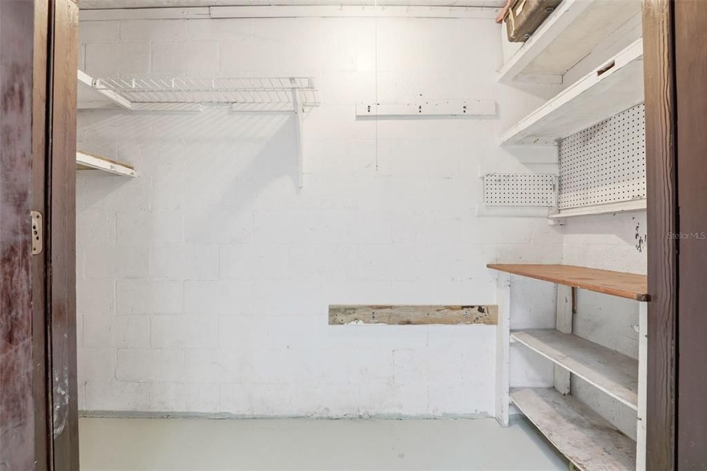 For Sale: $120,000 (2 beds, 1 baths, 962 Square Feet)