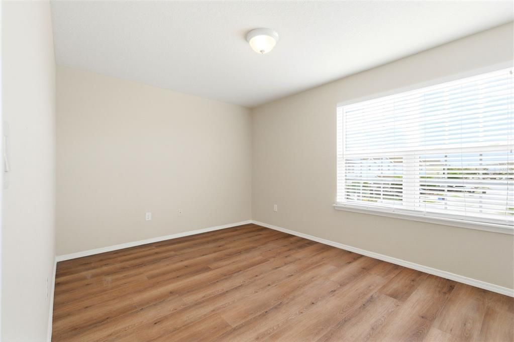 For Rent: $2,400 (3 beds, 2 baths, 1880 Square Feet)