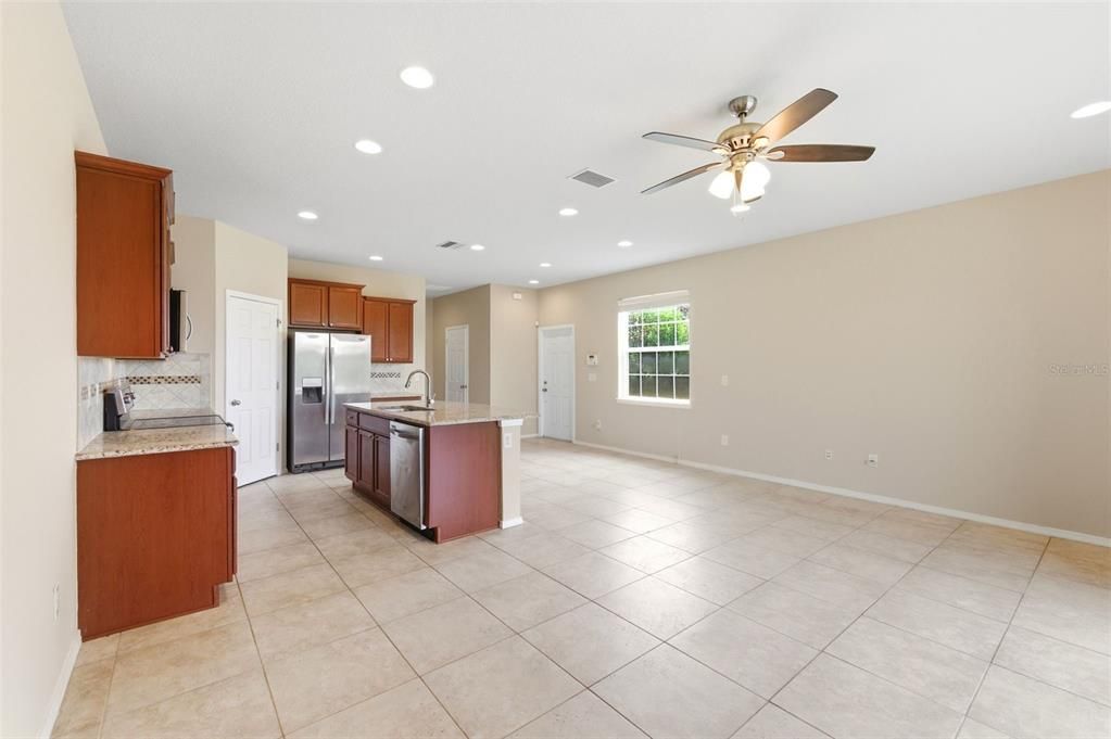For Rent: $2,400 (3 beds, 2 baths, 1880 Square Feet)