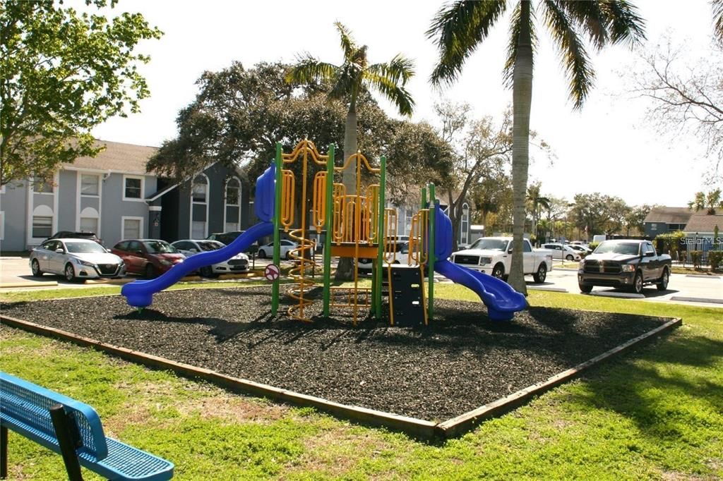For Sale: $190,000 (2 beds, 2 baths, 1006 Square Feet)