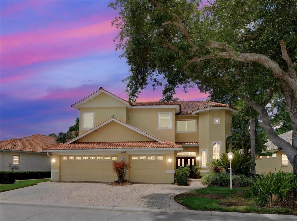 For Sale: $910,000 (4 beds, 3 baths, 2916 Square Feet)
