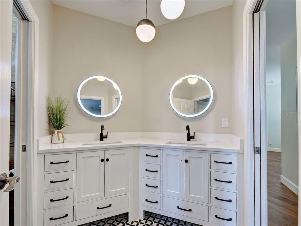 For Sale: $910,000 (4 beds, 3 baths, 2916 Square Feet)