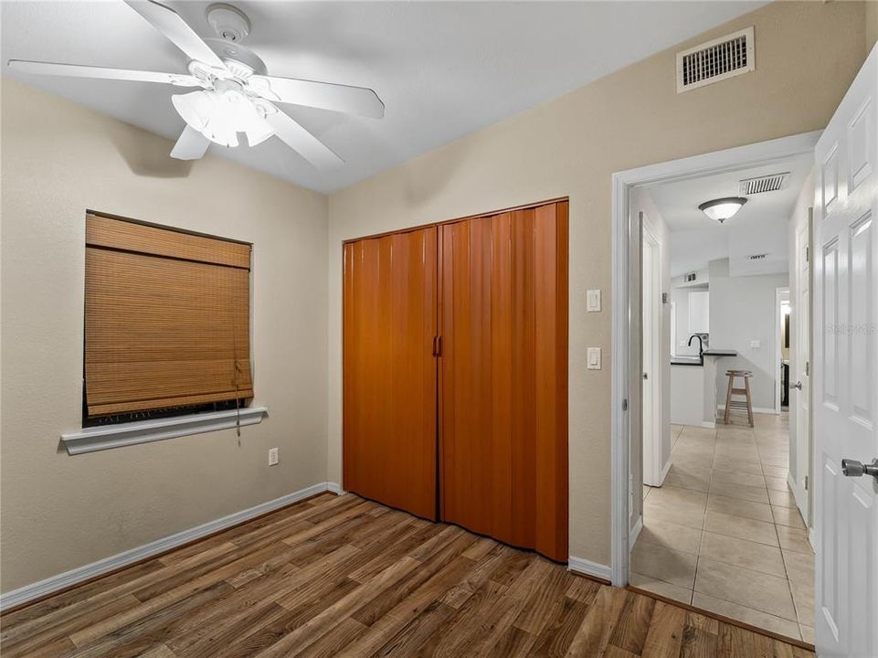 На продажу: $219,900 (3 спален, 2 ванн, 1189 Квадратных фут)