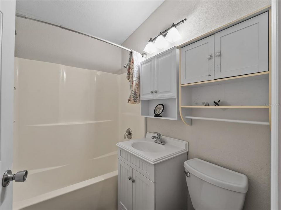 На продажу: $219,900 (3 спален, 2 ванн, 1189 Квадратных фут)