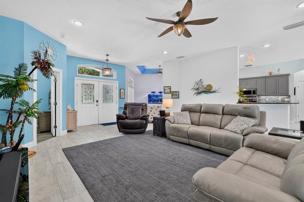 En Venta: $639,900 (3 camas, 2 baños, 2279 Pies cuadrados)