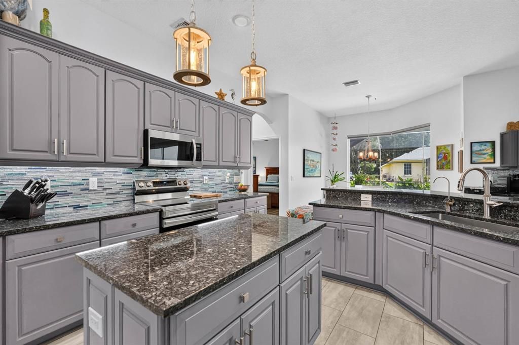En Venta: $639,900 (3 camas, 2 baños, 2279 Pies cuadrados)