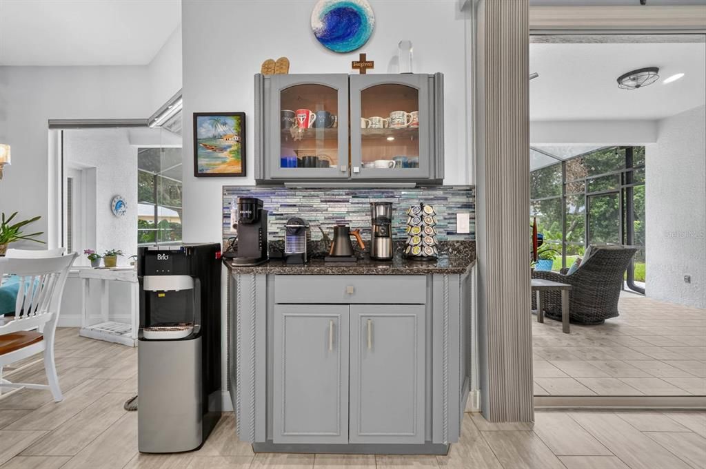 En Venta: $639,900 (3 camas, 2 baños, 2279 Pies cuadrados)