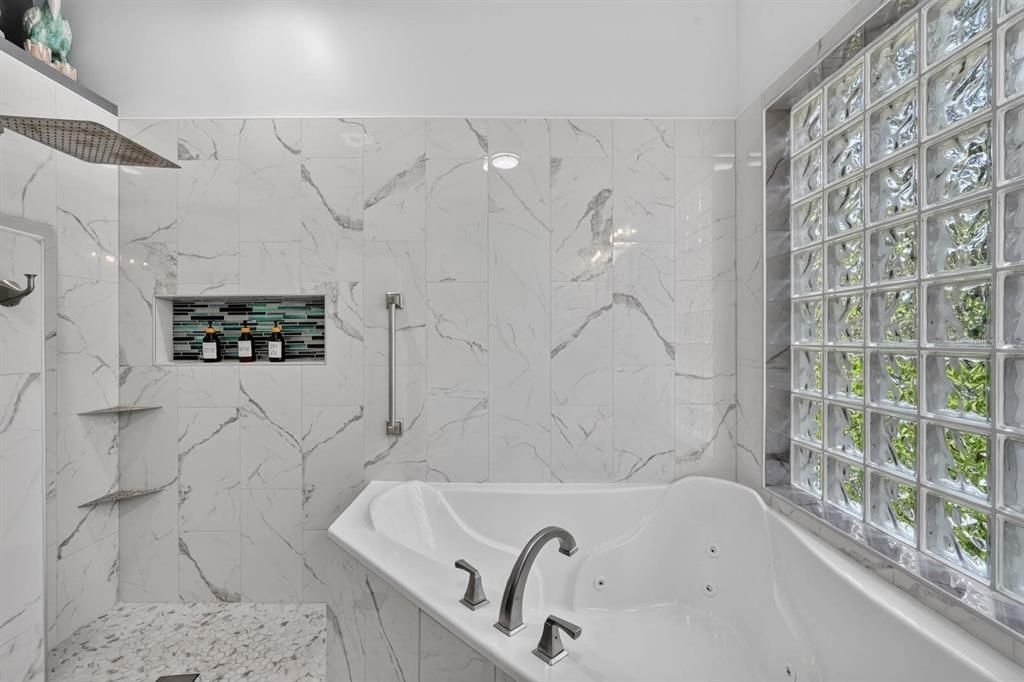En Venta: $639,900 (3 camas, 2 baños, 2279 Pies cuadrados)