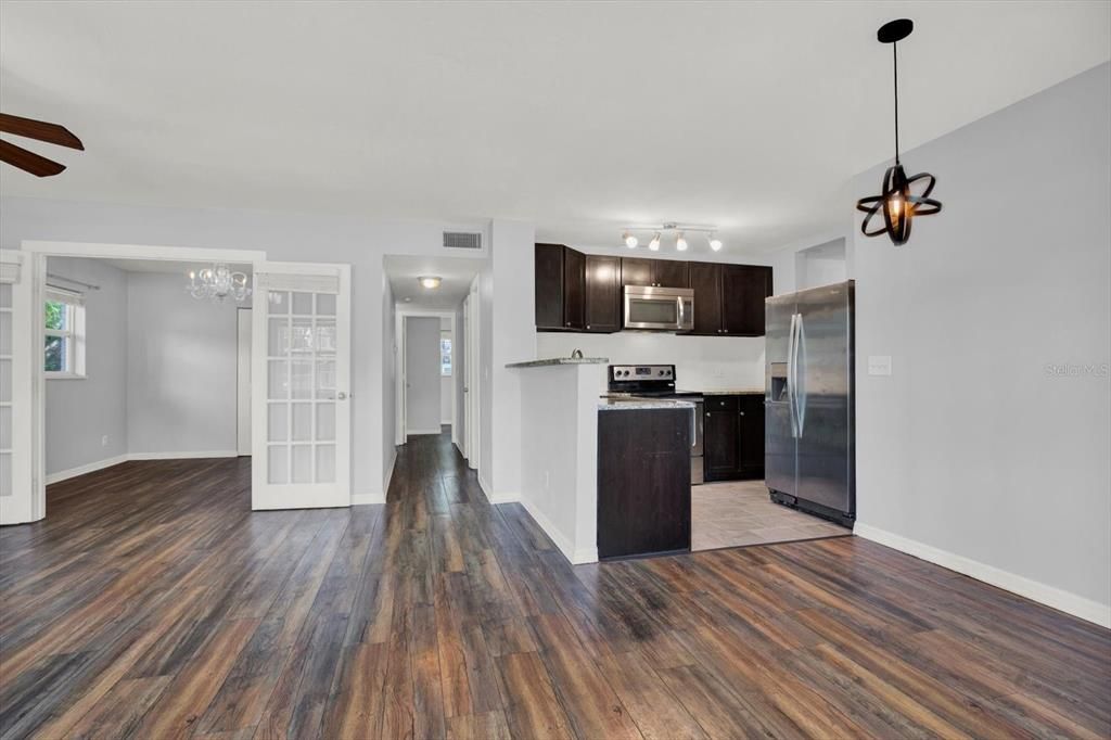 For Sale: $415,000 (3 beds, 2 baths, 1101 Square Feet)