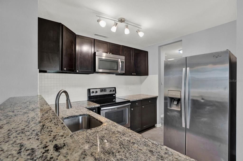 For Sale: $415,000 (3 beds, 2 baths, 1101 Square Feet)