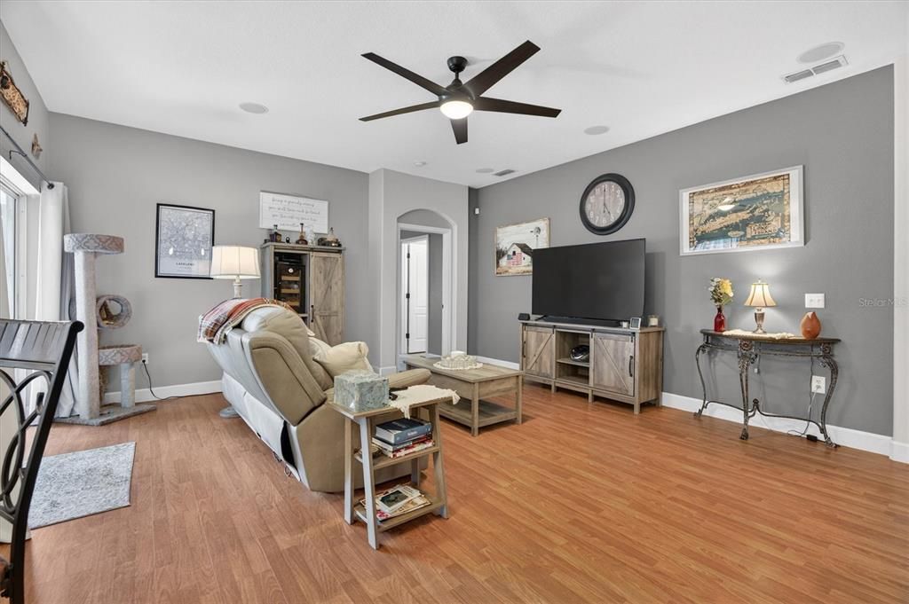 На продажу: $525,000 (4 спален, 3 ванн, 2627 Квадратных фут)