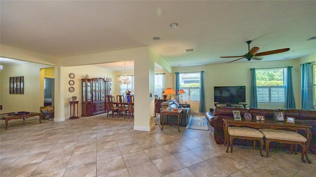 For Sale: $539,900 (4 beds, 3 baths, 2781 Square Feet)