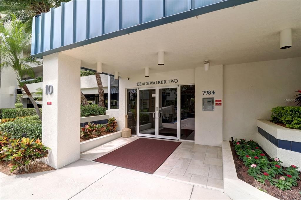 For Rent: $3,200 (2 beds, 2 baths, 1300 Square Feet)