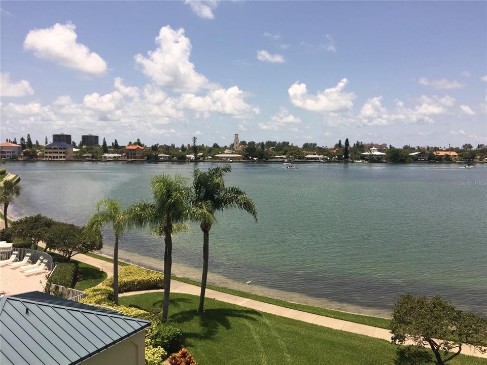 For Rent: $3,200 (2 beds, 2 baths, 1300 Square Feet)