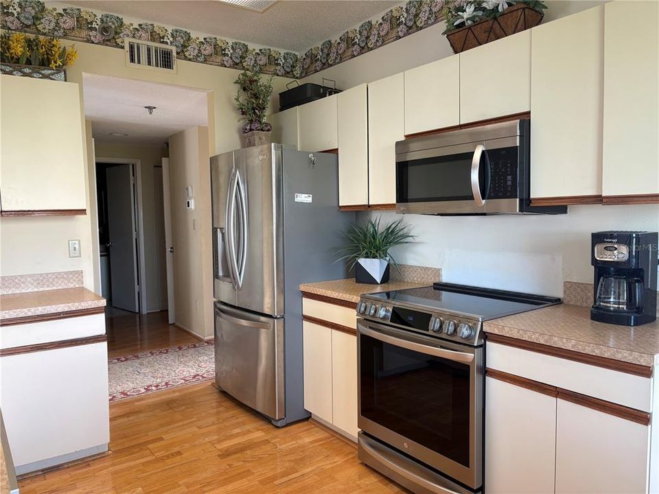 For Rent: $3,200 (2 beds, 2 baths, 1300 Square Feet)