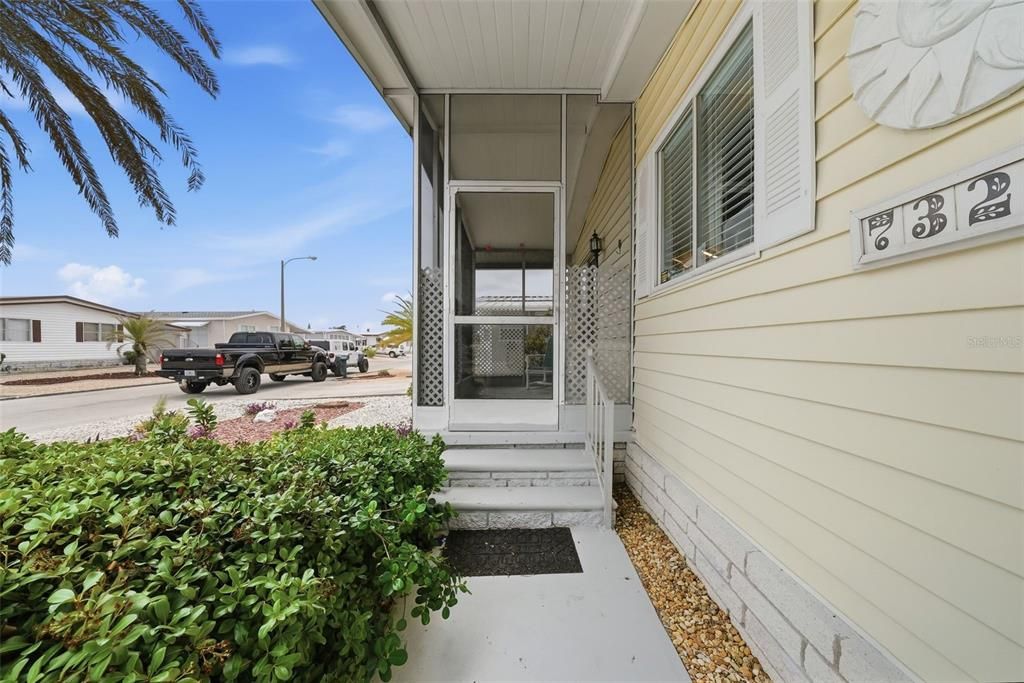 For Sale: $159,900 (2 beds, 2 baths, 1056 Square Feet)