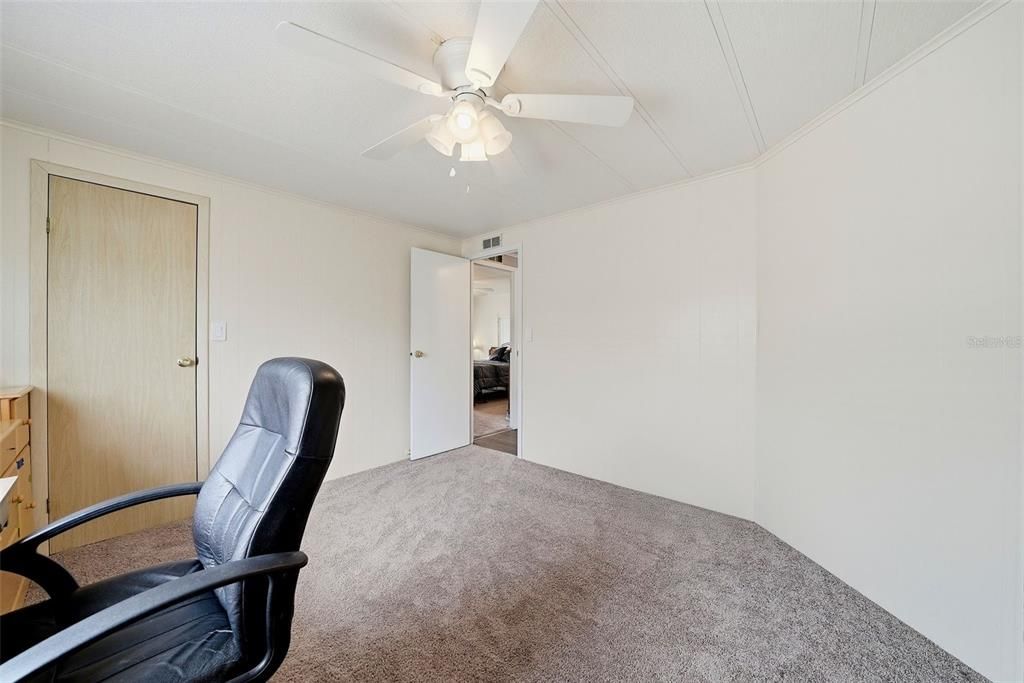 For Sale: $159,900 (2 beds, 2 baths, 1056 Square Feet)