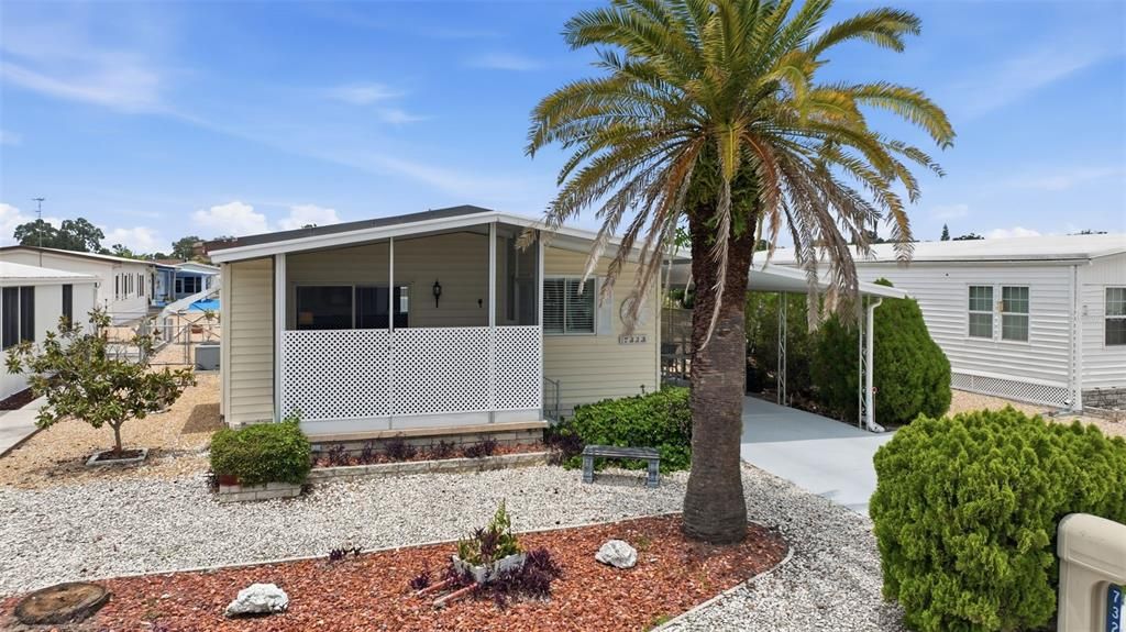For Sale: $159,900 (2 beds, 2 baths, 1056 Square Feet)
