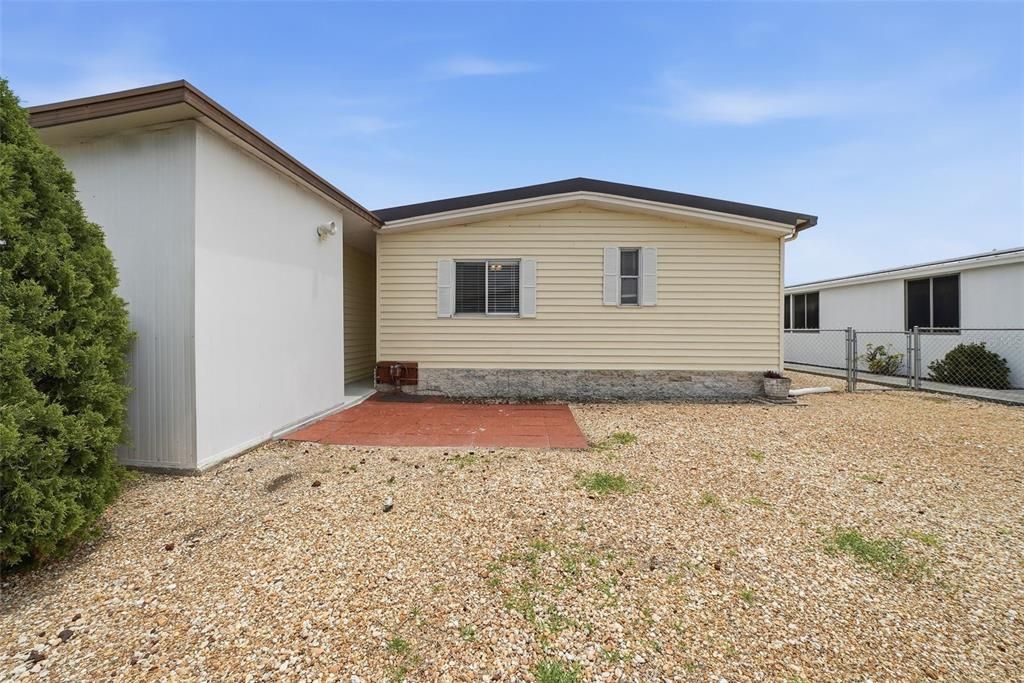 For Sale: $159,900 (2 beds, 2 baths, 1056 Square Feet)