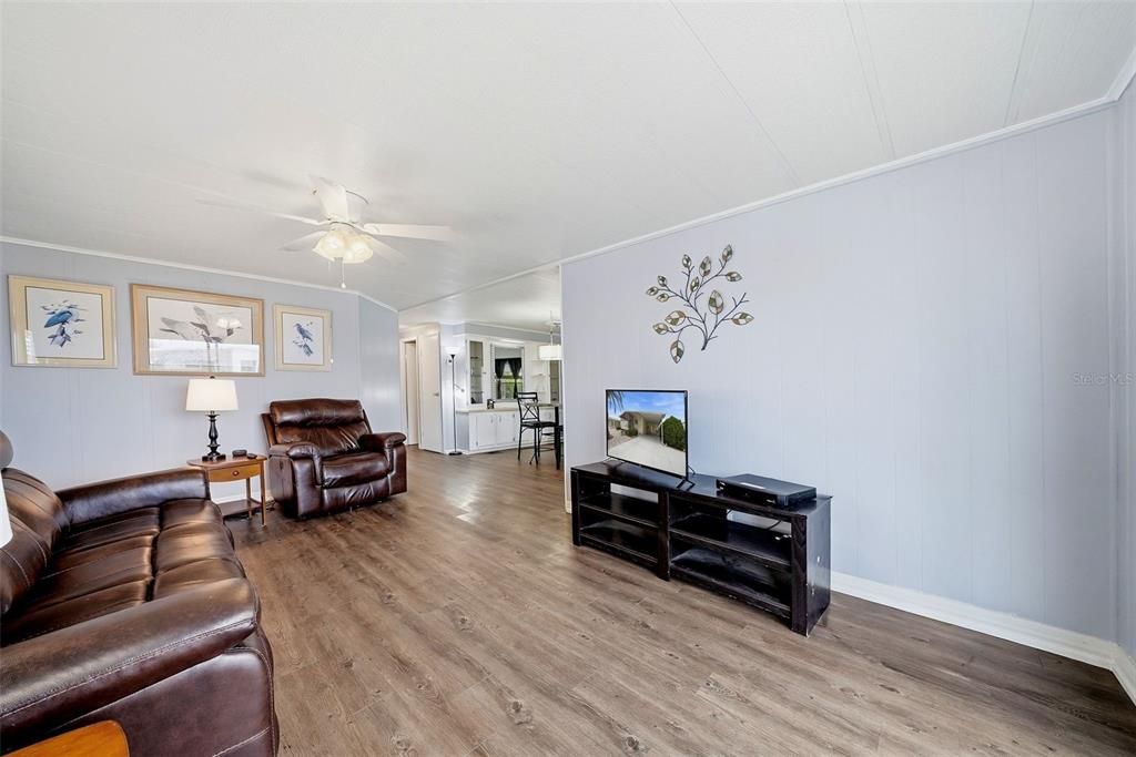 For Sale: $159,900 (2 beds, 2 baths, 1056 Square Feet)