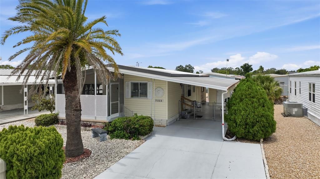 For Sale: $159,900 (2 beds, 2 baths, 1056 Square Feet)