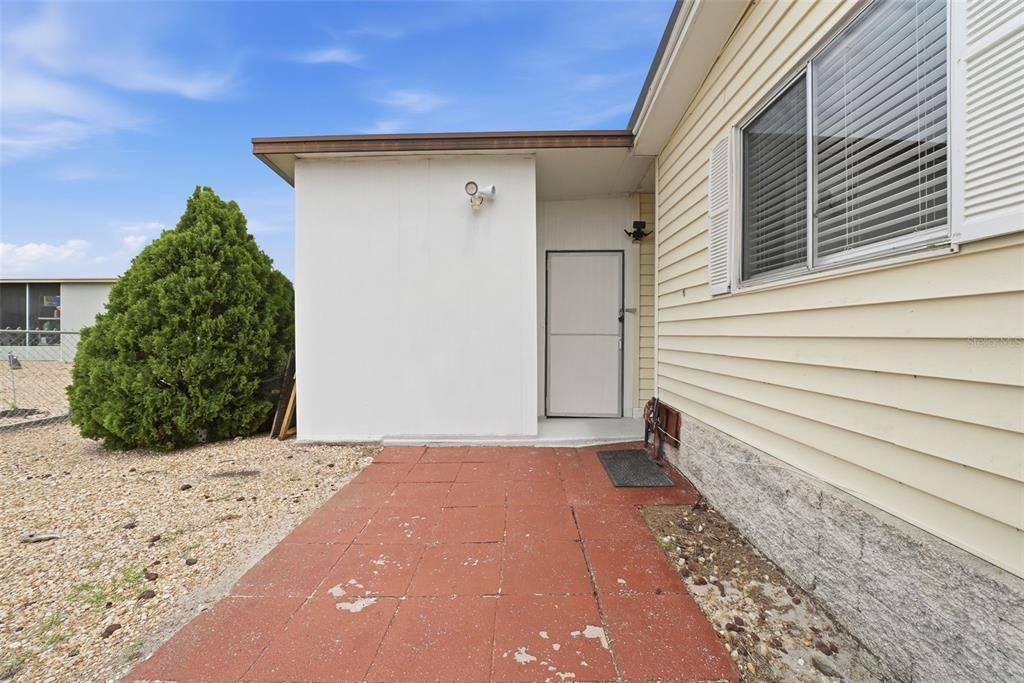 For Sale: $159,900 (2 beds, 2 baths, 1056 Square Feet)