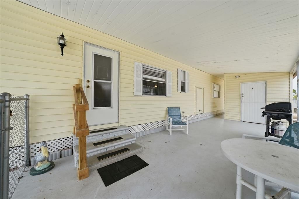 For Sale: $159,900 (2 beds, 2 baths, 1056 Square Feet)