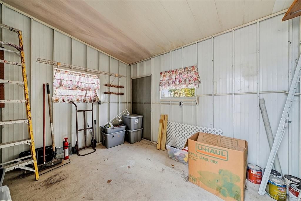 For Sale: $159,900 (2 beds, 2 baths, 1056 Square Feet)