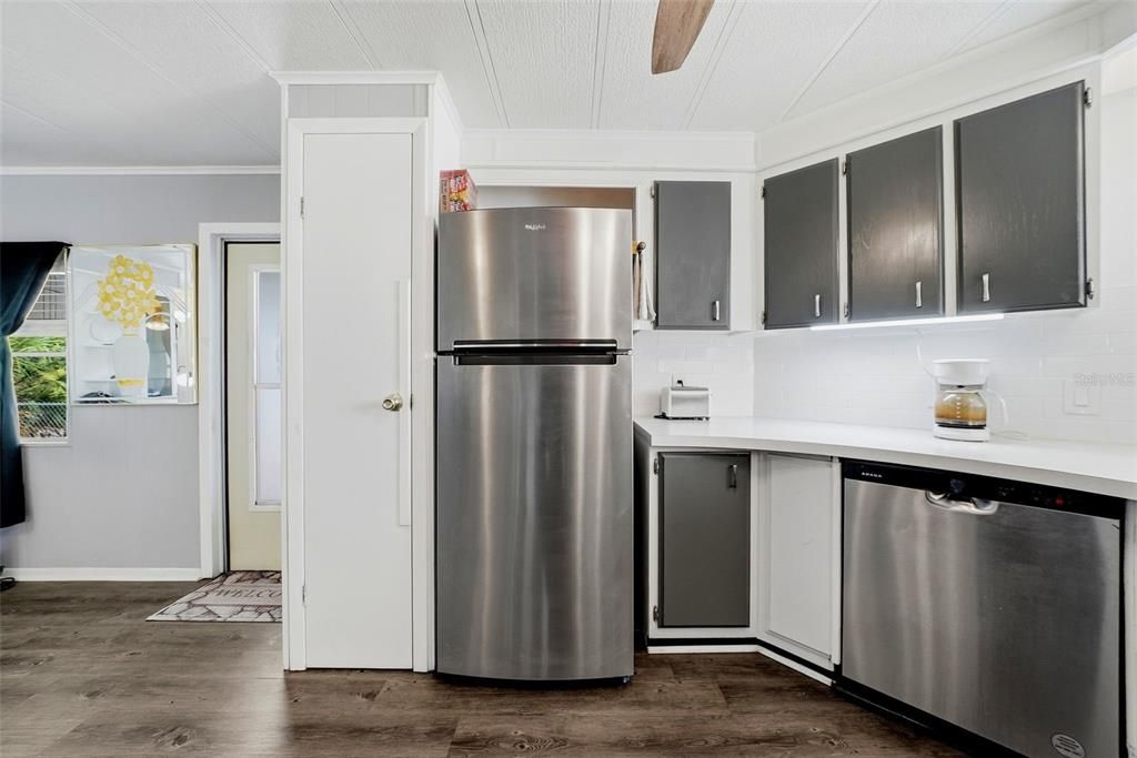 For Sale: $159,900 (2 beds, 2 baths, 1056 Square Feet)