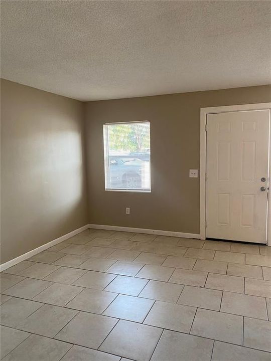 For Rent: $995 (1 beds, 1 baths, 600 Square Feet)