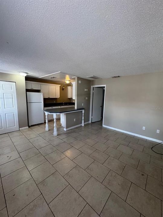 For Rent: $995 (1 beds, 1 baths, 600 Square Feet)