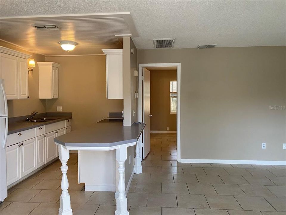 For Rent: $995 (1 beds, 1 baths, 600 Square Feet)