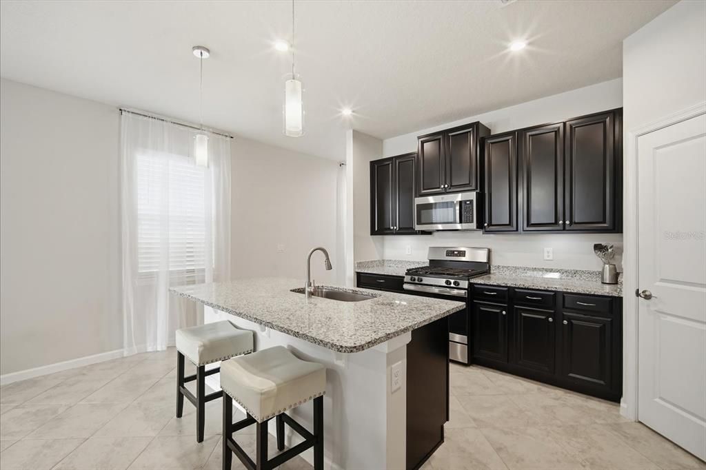 For Sale: $400,000 (3 beds, 2 baths, 1509 Square Feet)