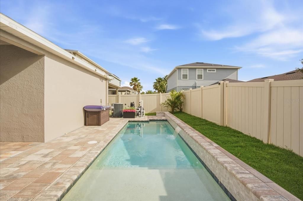 For Sale: $400,000 (3 beds, 2 baths, 1509 Square Feet)