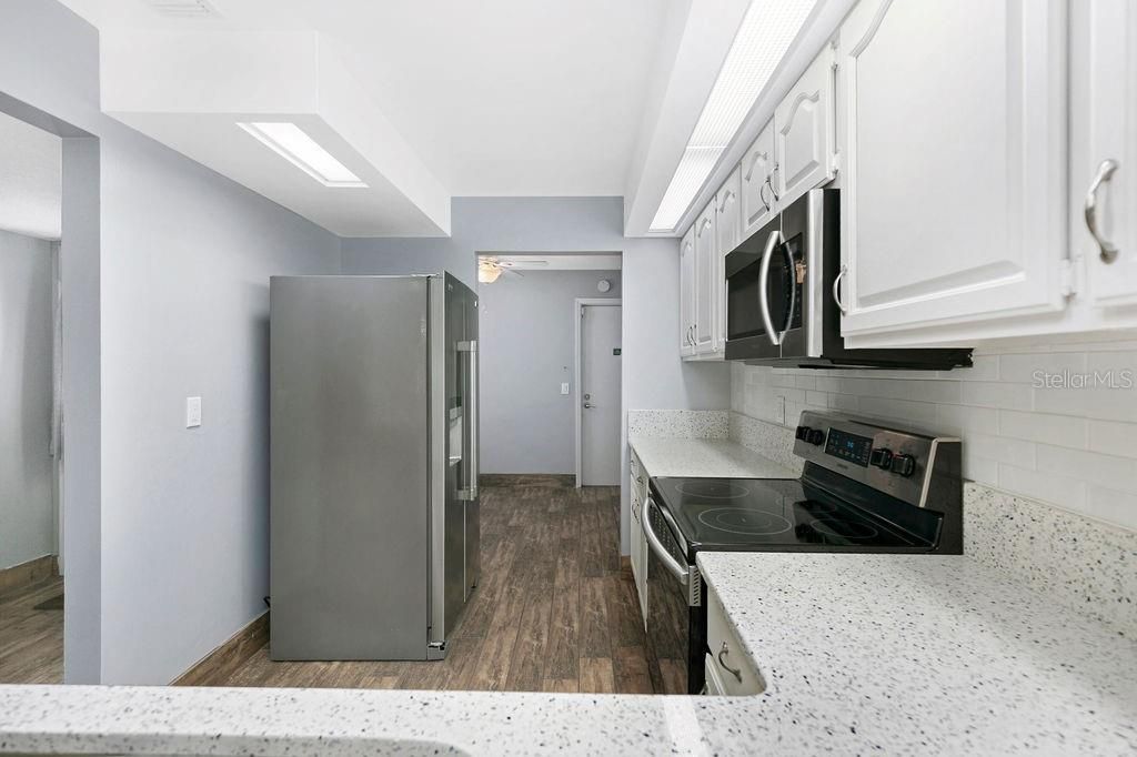 For Sale: $265,000 (2 beds, 2 baths, 1086 Square Feet)