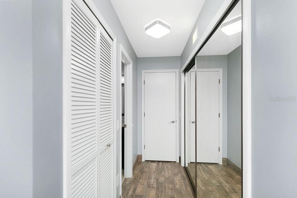 For Sale: $265,000 (2 beds, 2 baths, 1086 Square Feet)