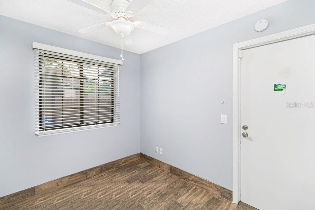 For Sale: $265,000 (2 beds, 2 baths, 1086 Square Feet)