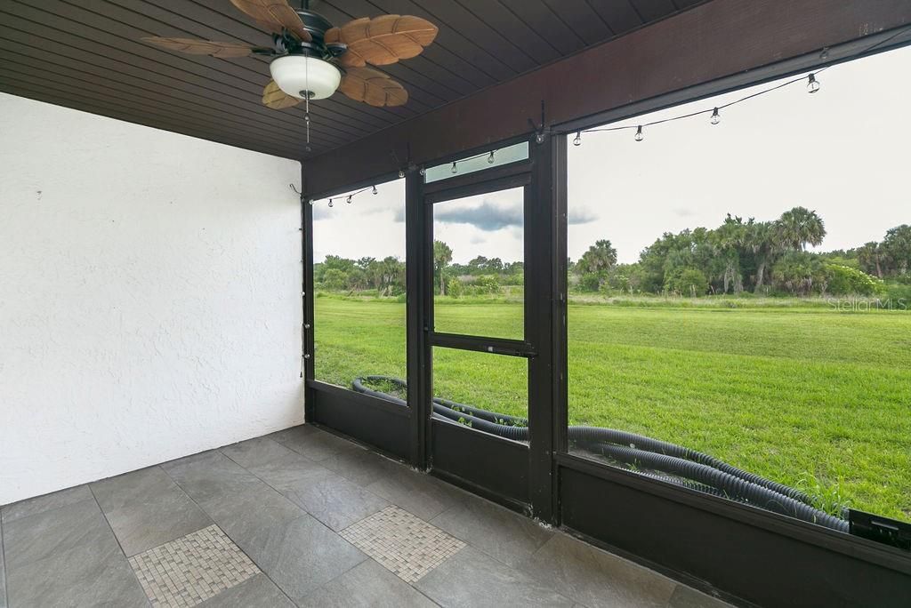 For Sale: $265,000 (2 beds, 2 baths, 1086 Square Feet)