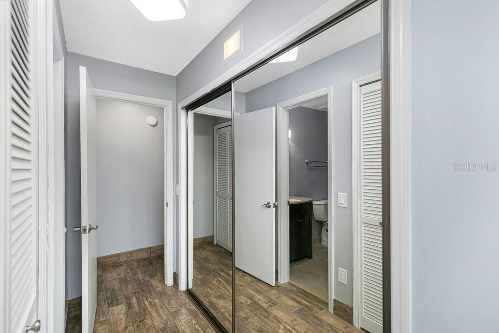 For Sale: $265,000 (2 beds, 2 baths, 1086 Square Feet)