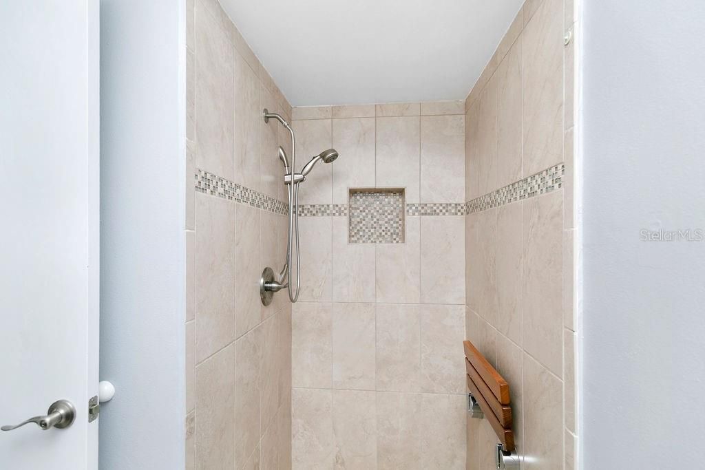 For Sale: $265,000 (2 beds, 2 baths, 1086 Square Feet)