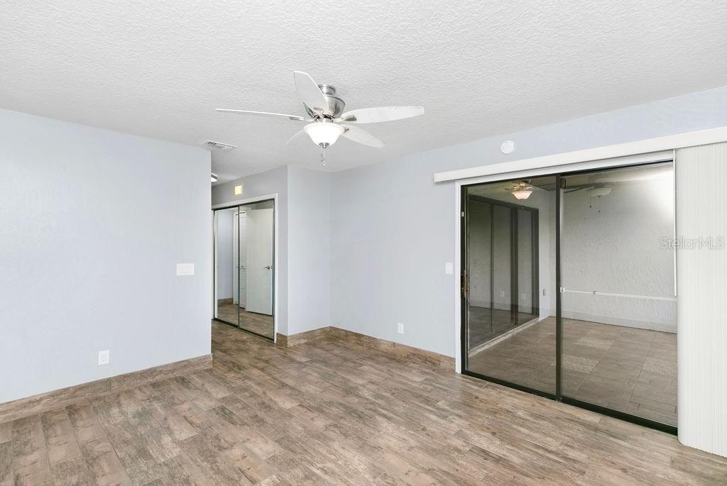 For Sale: $265,000 (2 beds, 2 baths, 1086 Square Feet)