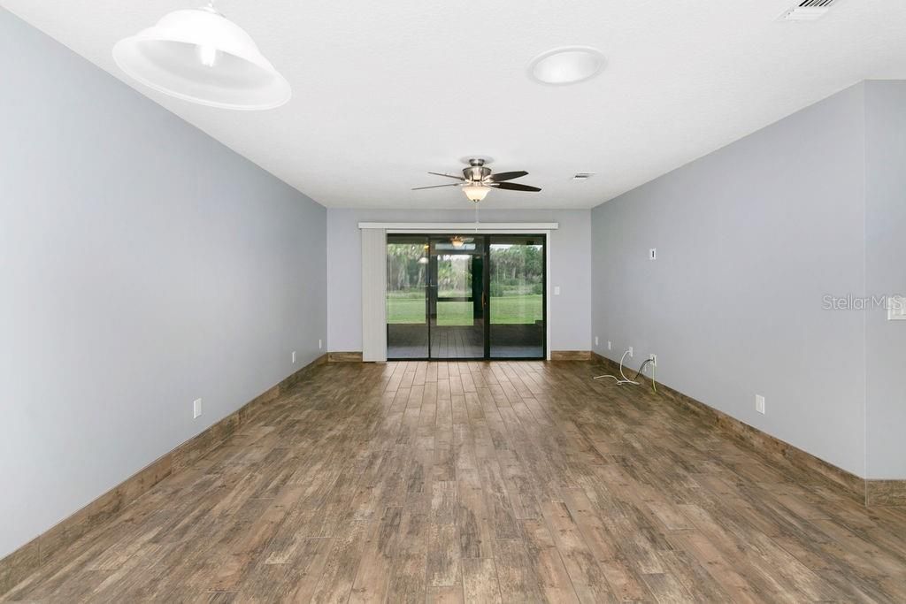 For Sale: $265,000 (2 beds, 2 baths, 1086 Square Feet)