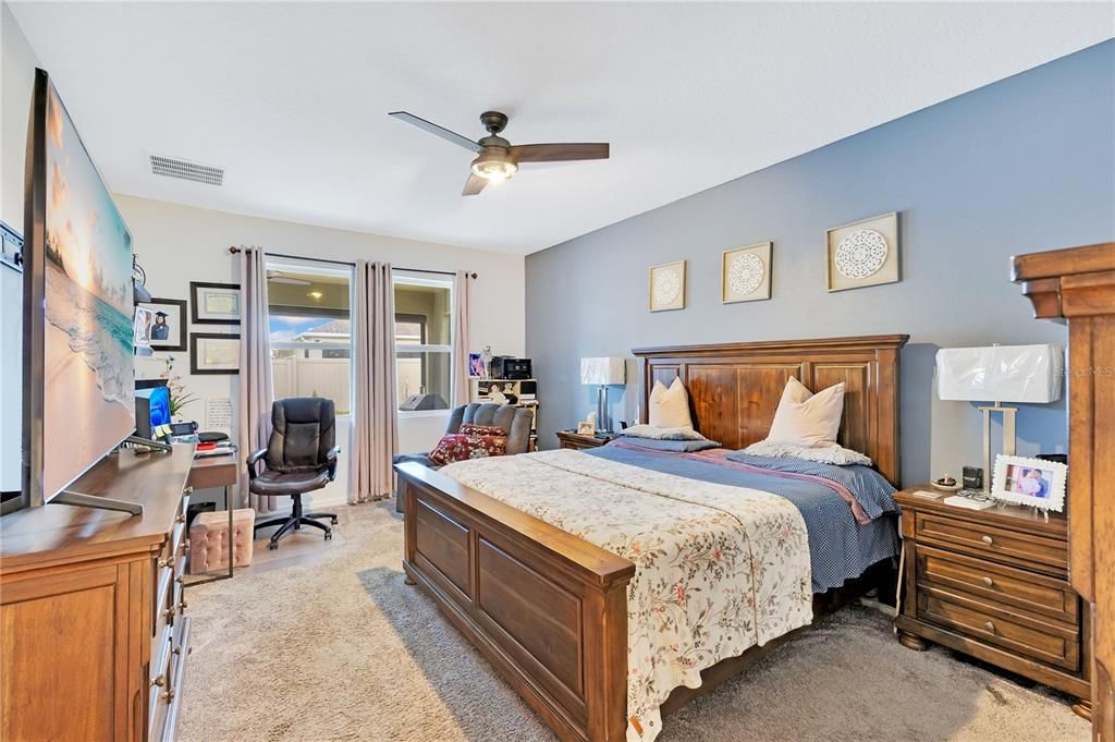 For Sale: $409,000 (4 beds, 2 baths, 1979 Square Feet)