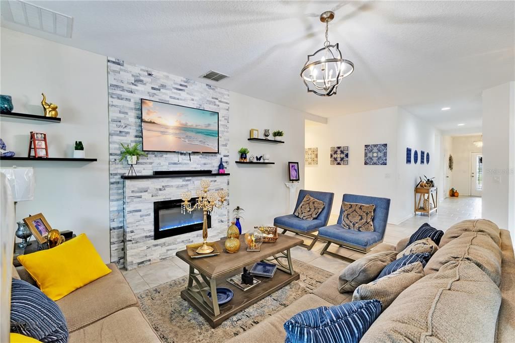 For Sale: $409,000 (4 beds, 2 baths, 1979 Square Feet)