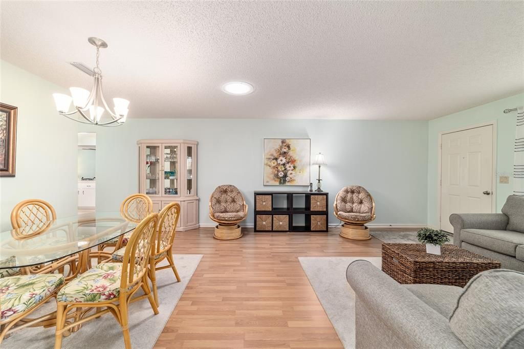 Activo con contrato: $159,999 (2 camas, 2 baños, 1385 Pies cuadrados)