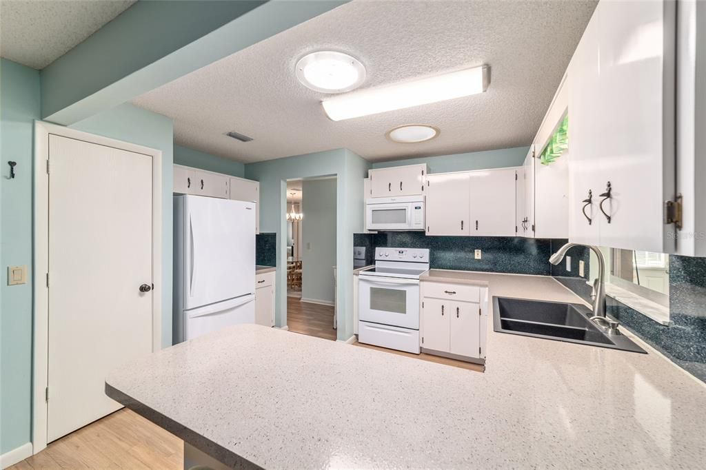 Activo con contrato: $159,999 (2 camas, 2 baños, 1385 Pies cuadrados)