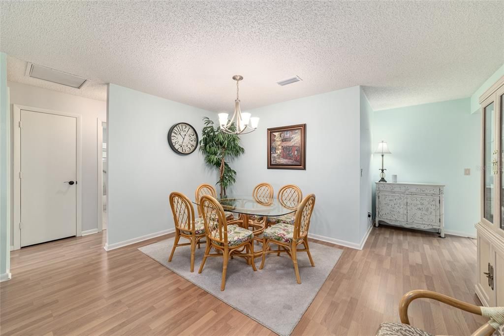 Activo con contrato: $159,999 (2 camas, 2 baños, 1385 Pies cuadrados)